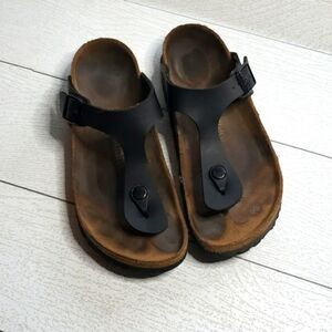 Birkenstock black thong t- strap sandals woman size 7 narrow